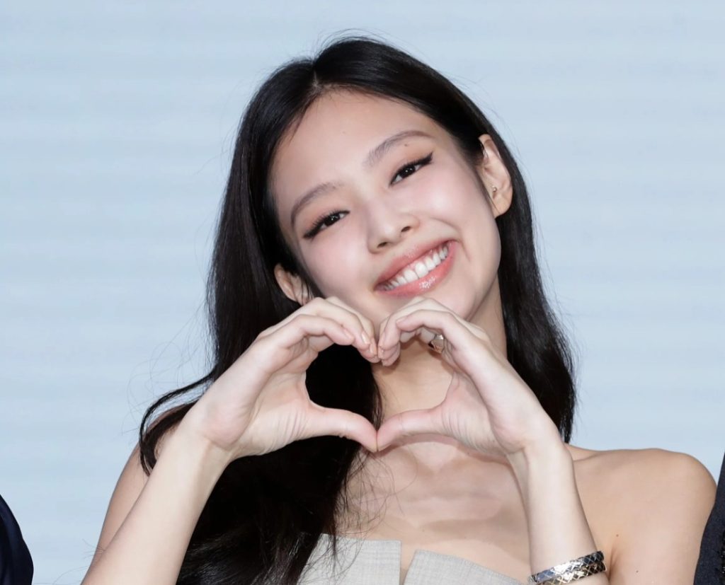 Jennie  — (Blackpink)