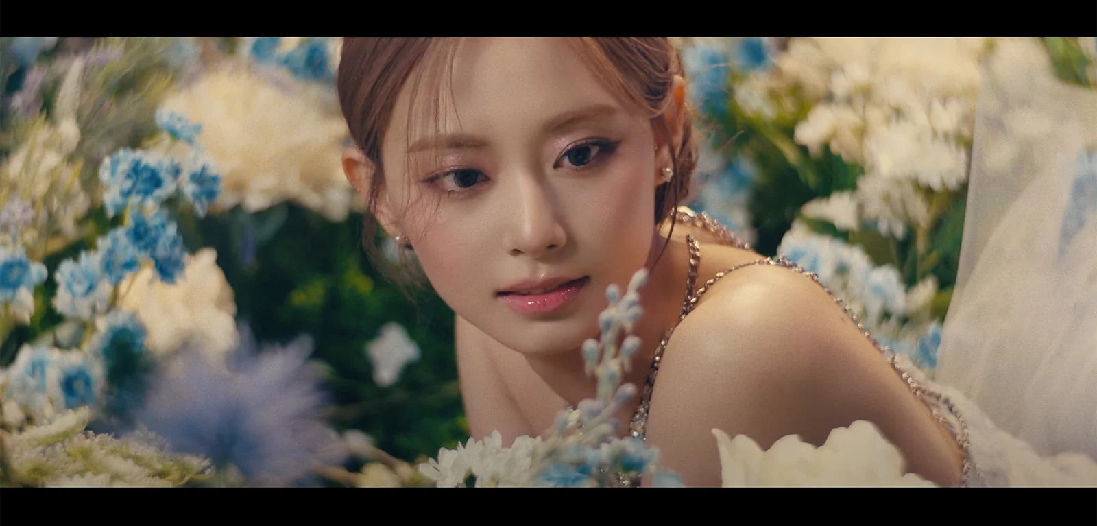 tzuyu-run-away-mv