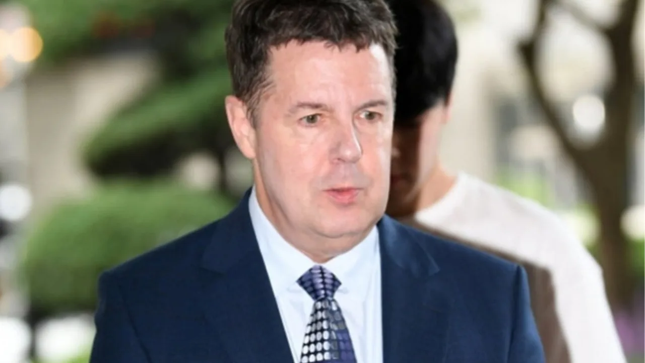 Robert-Holley