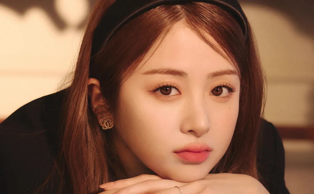 Yunjin (LE SSERAFIM)
