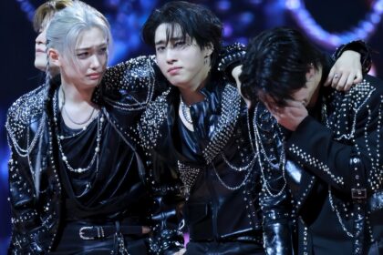 stray kids cry mama 2025
