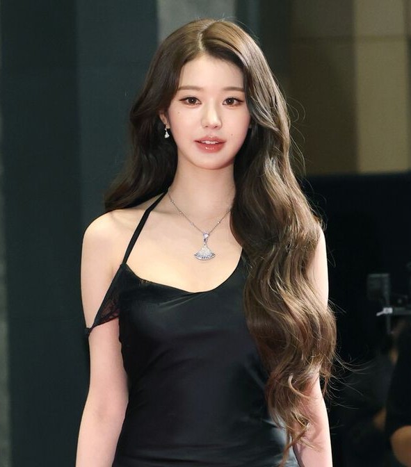 Wonyoung (IVE)