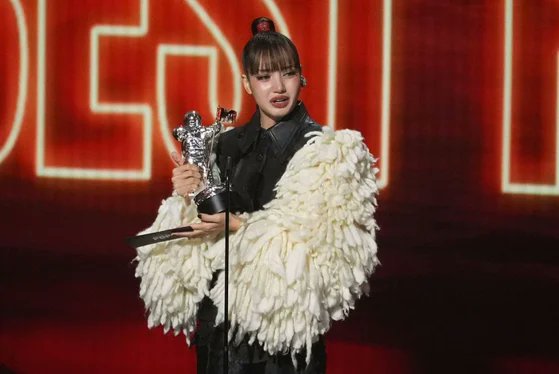 vma lisa win