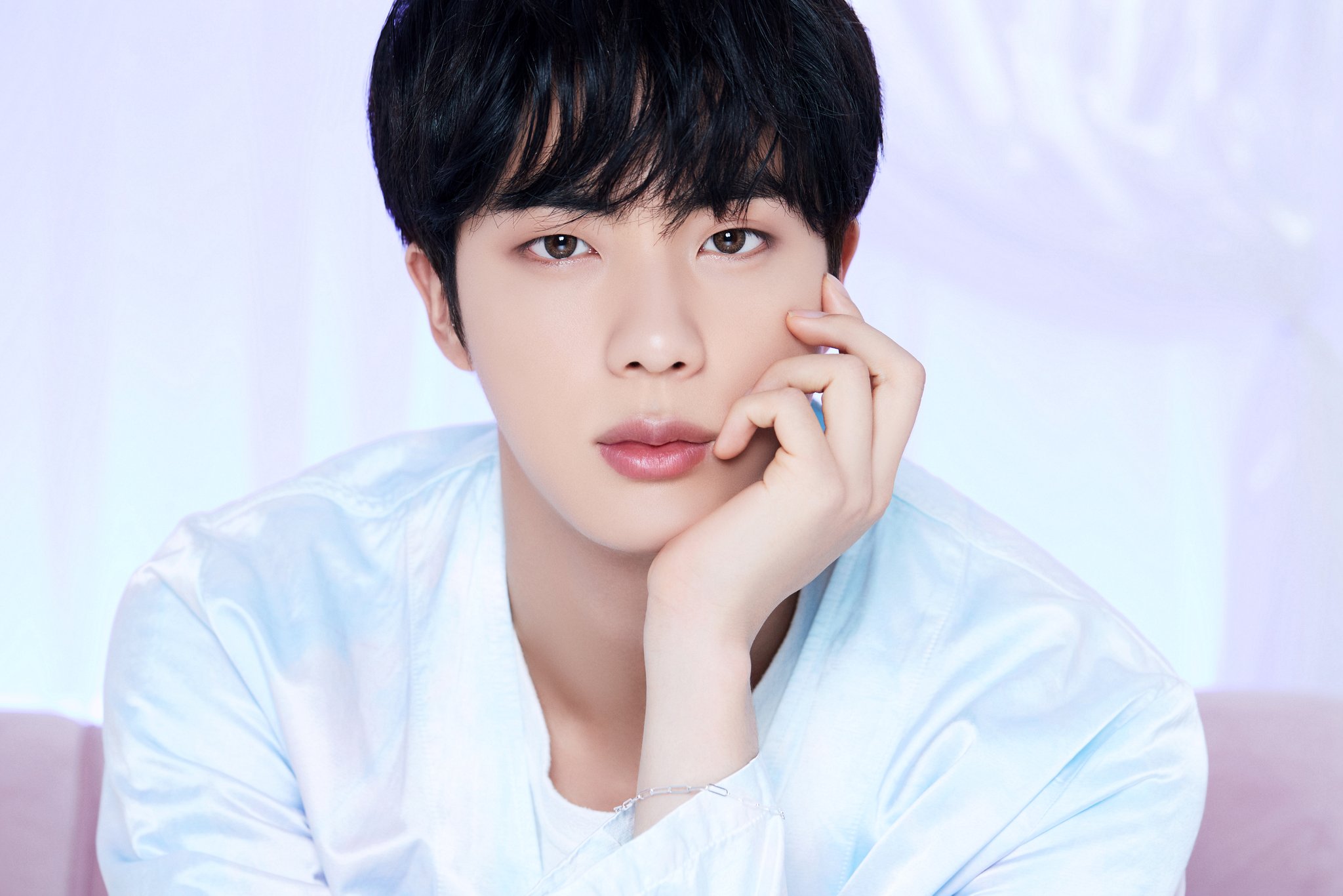 BTS : Pour le comeback, JIN est aussi étincelant qu'un diamant – KSTATION TV